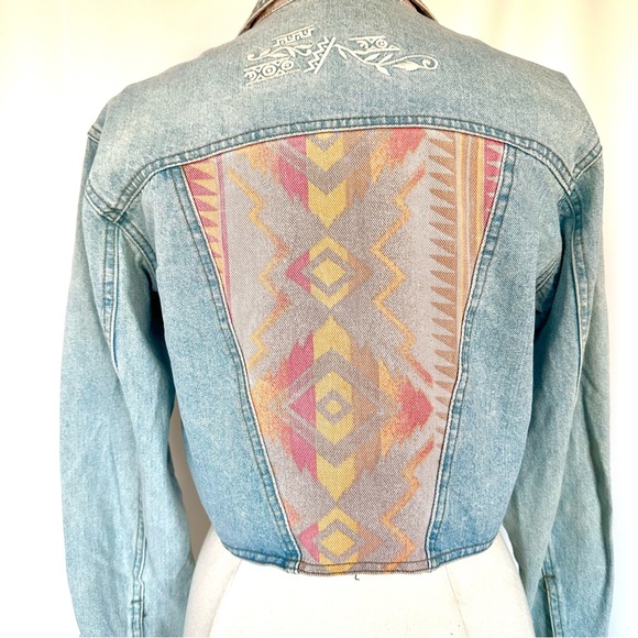 VTG FT BRAND CROPPED LIGHT WASH DENIM JACKET WITH SOUTHWEST PANEL ACCENTS.Sz S - Picture 4 of 10